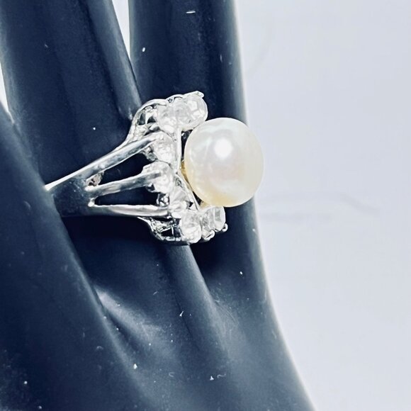 Elegant Design Silver Tone Faux Pearl & Rhinestone Statement Ring (R426) - Picture 3 of 8